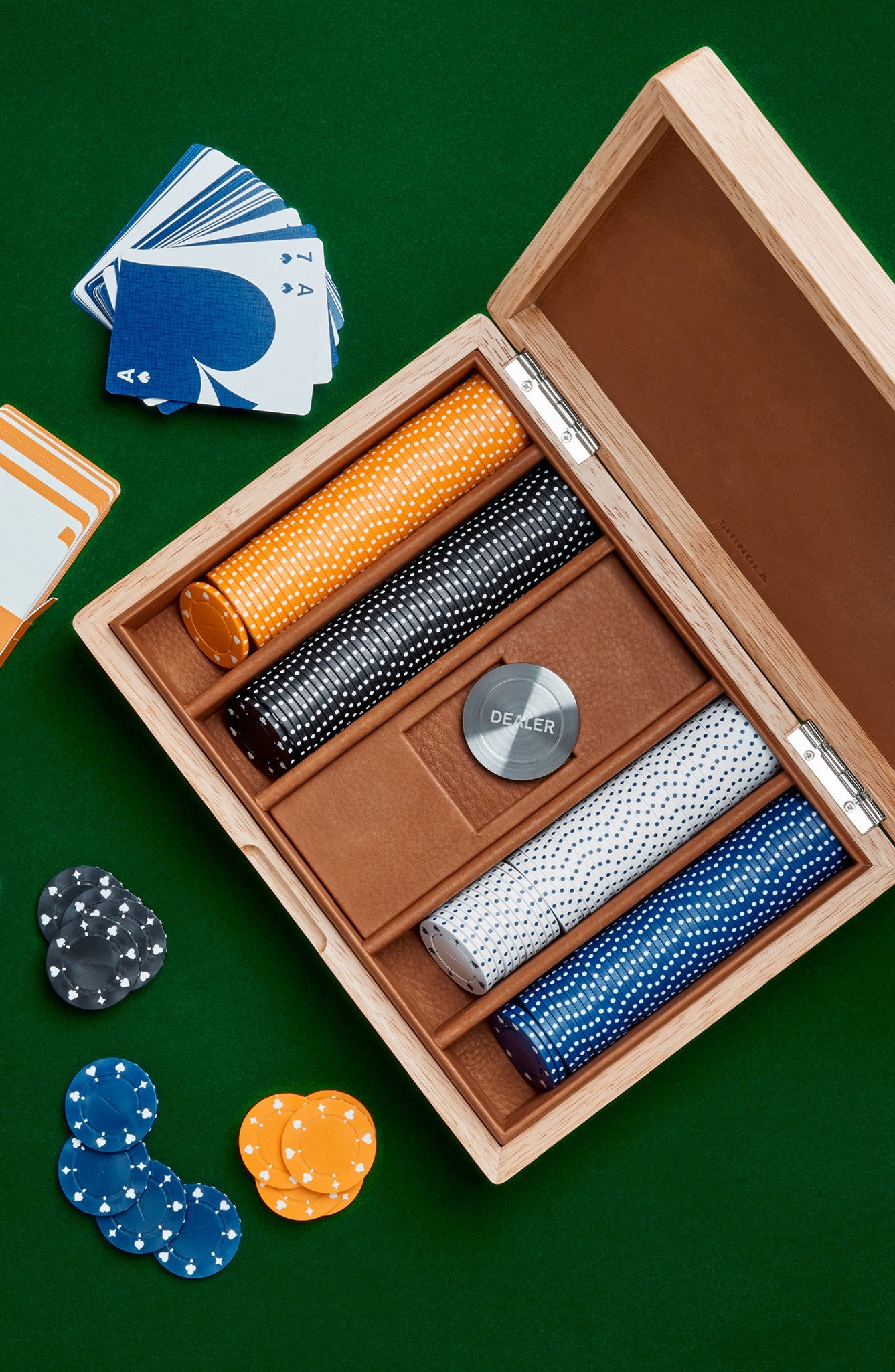 Lacquered Wood Poker Set - Cream / Blue